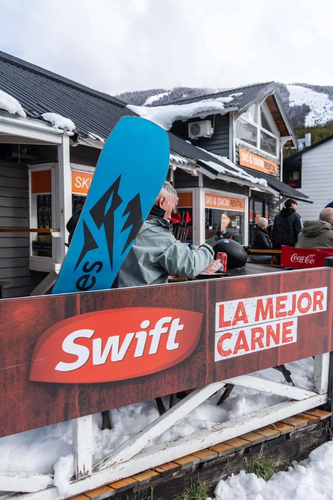 Activación de marca Swift en la base del Cerro Catedral, San Carlos de Bariloche
